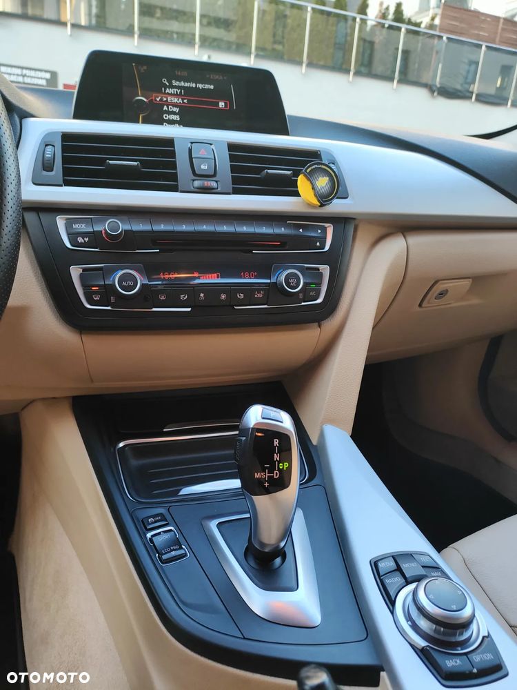 BMW Seria 3 320d Sport-Aut Sport Line - 36