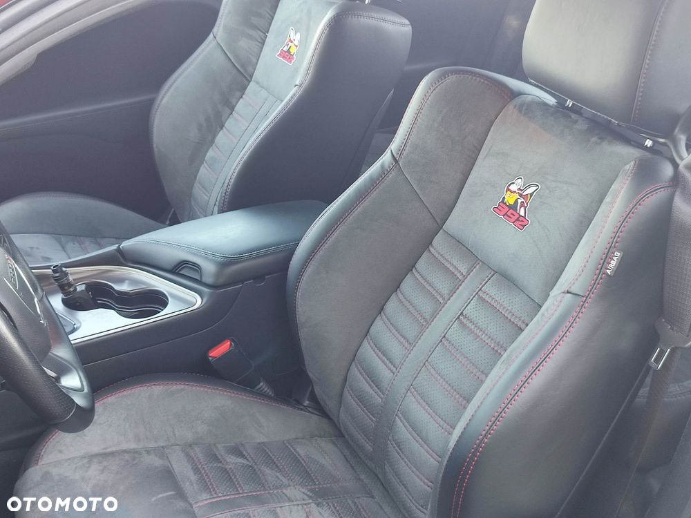 Dodge Challenger - 9