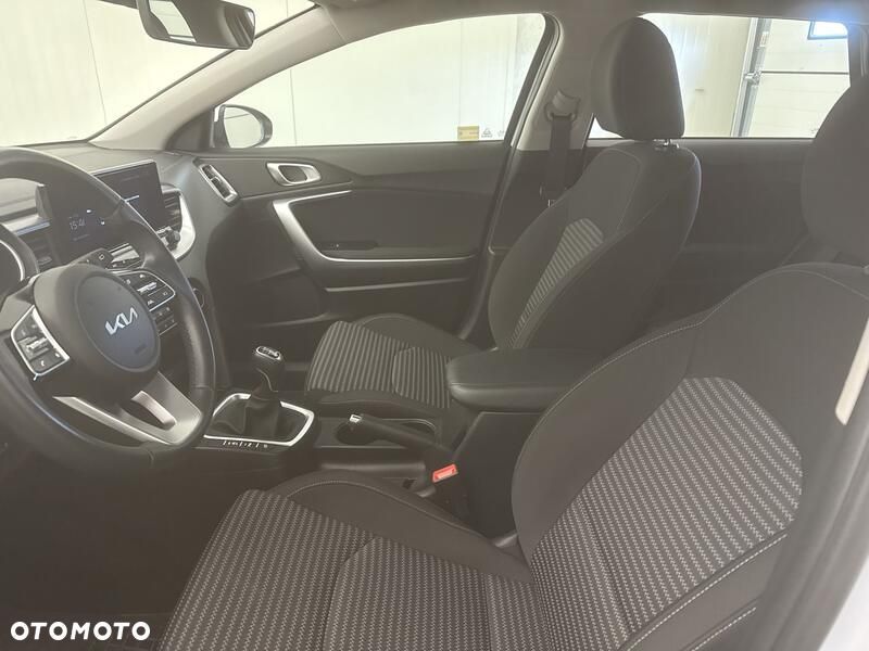 Kia Ceed 1.5 T-GDI M - 11