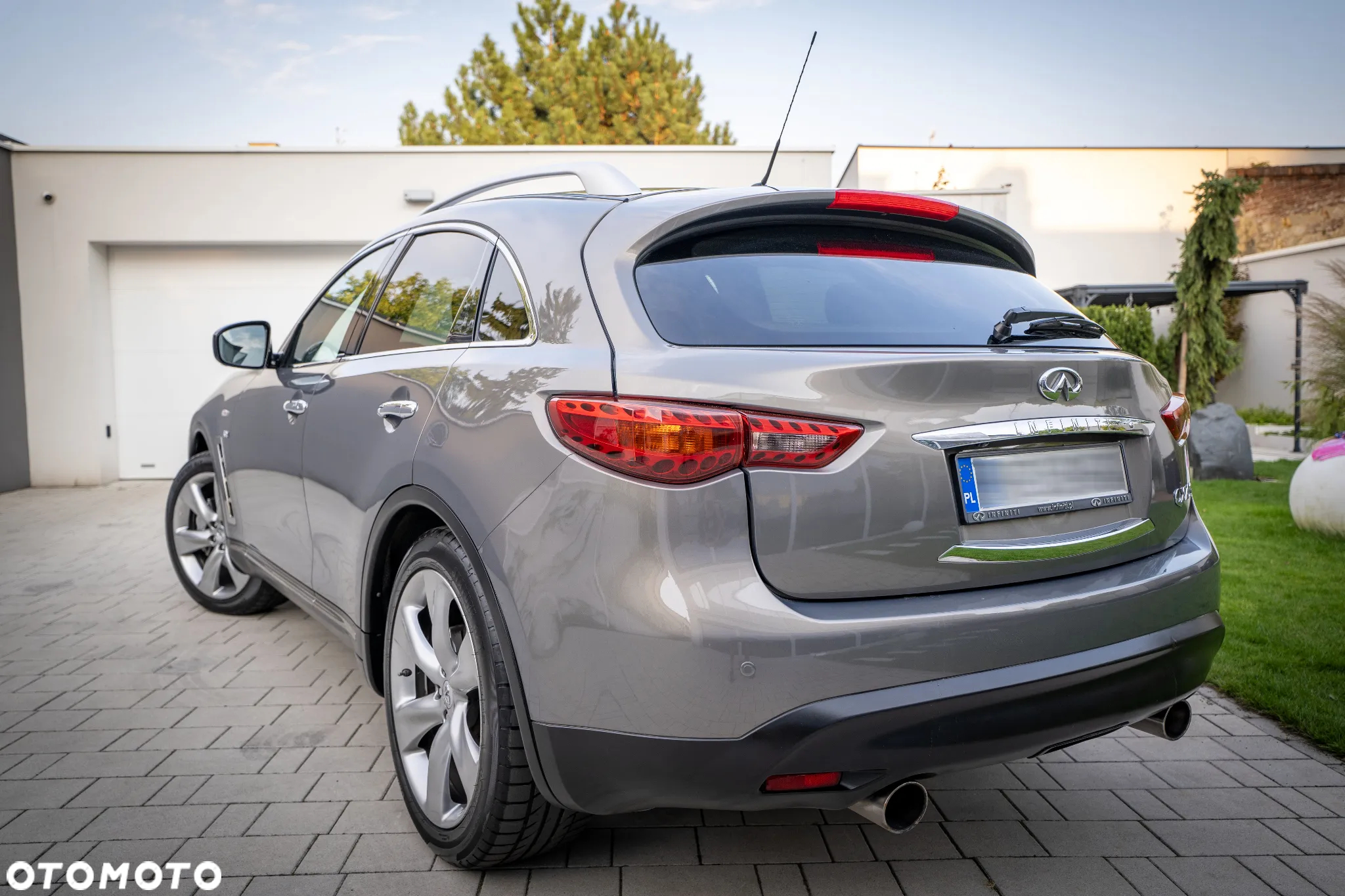 Infiniti QX70 - 10