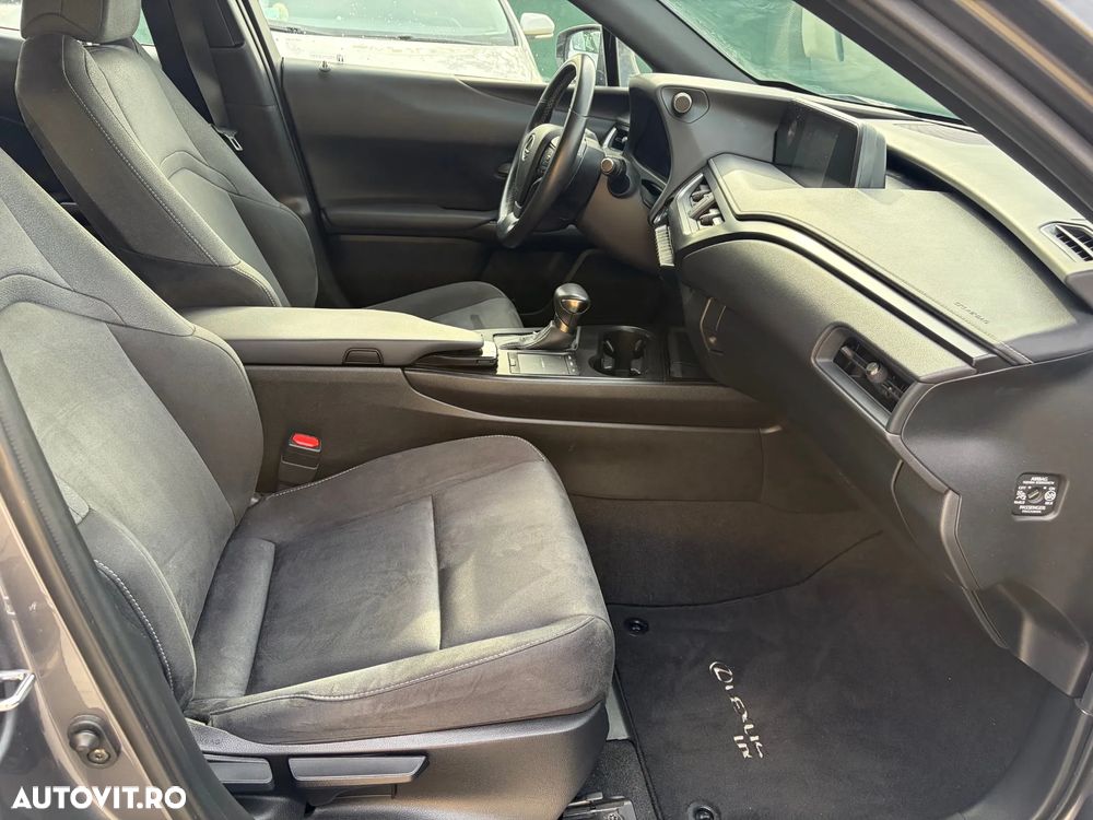 Lexus UX 250h Business Edition - 20