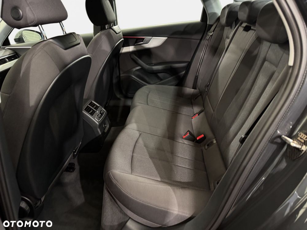 Audi A4 Limousine - 14