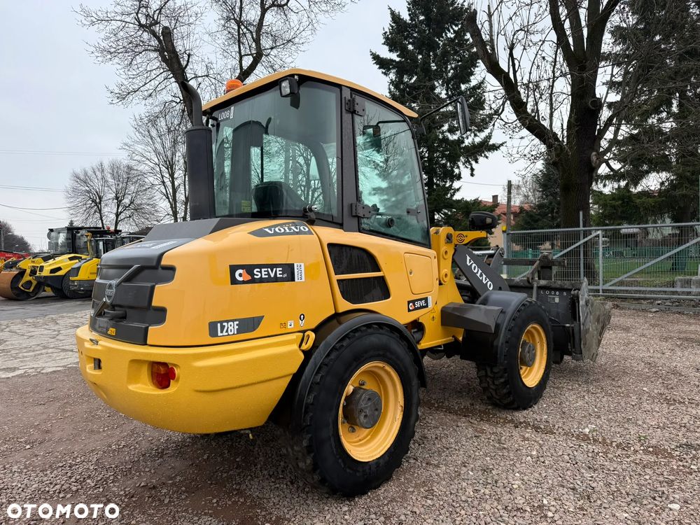 Volvo L 28 F - 5