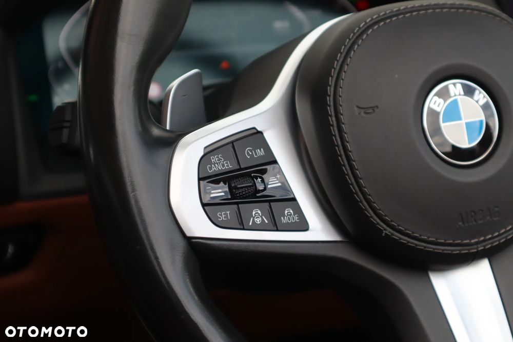 BMW Seria 8 840i - 27