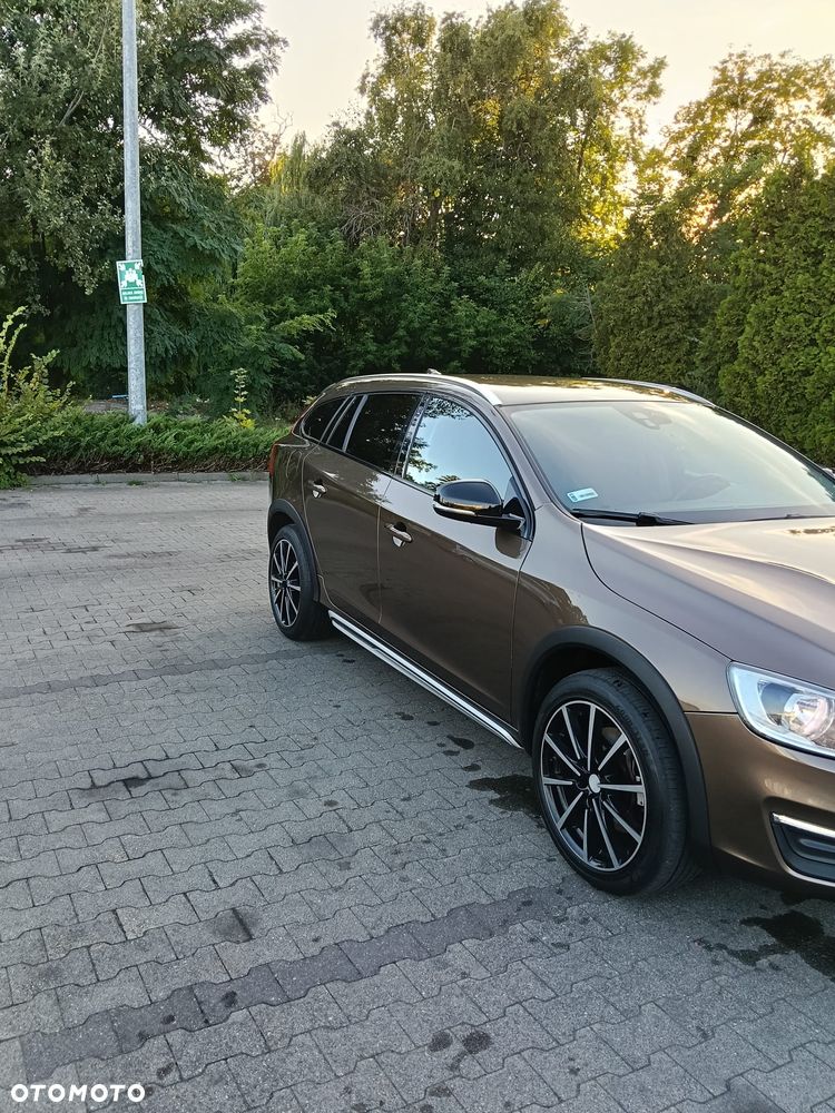 Volvo V60 Cross Country D3 Drive-E Momentum - 3