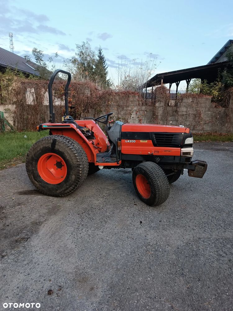 Kubota L4200 CIĄGNIK SADOWNICZY OGRODNICZY ISEKI SHIBAURA 4X4 SUPER STAN ZAREJESTROWANY CASE 4 CYLINDRY KUBOTA YANMAR KOMUNALNY - 2