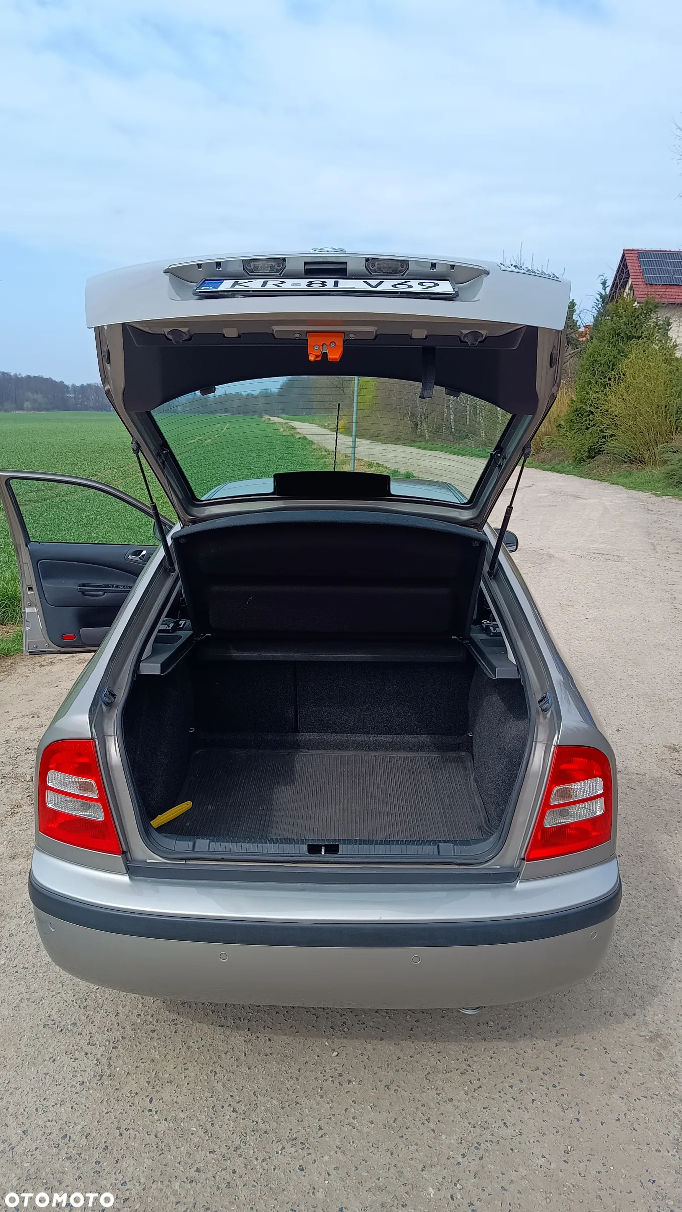 Skoda Octavia 1.6 Tour - 12