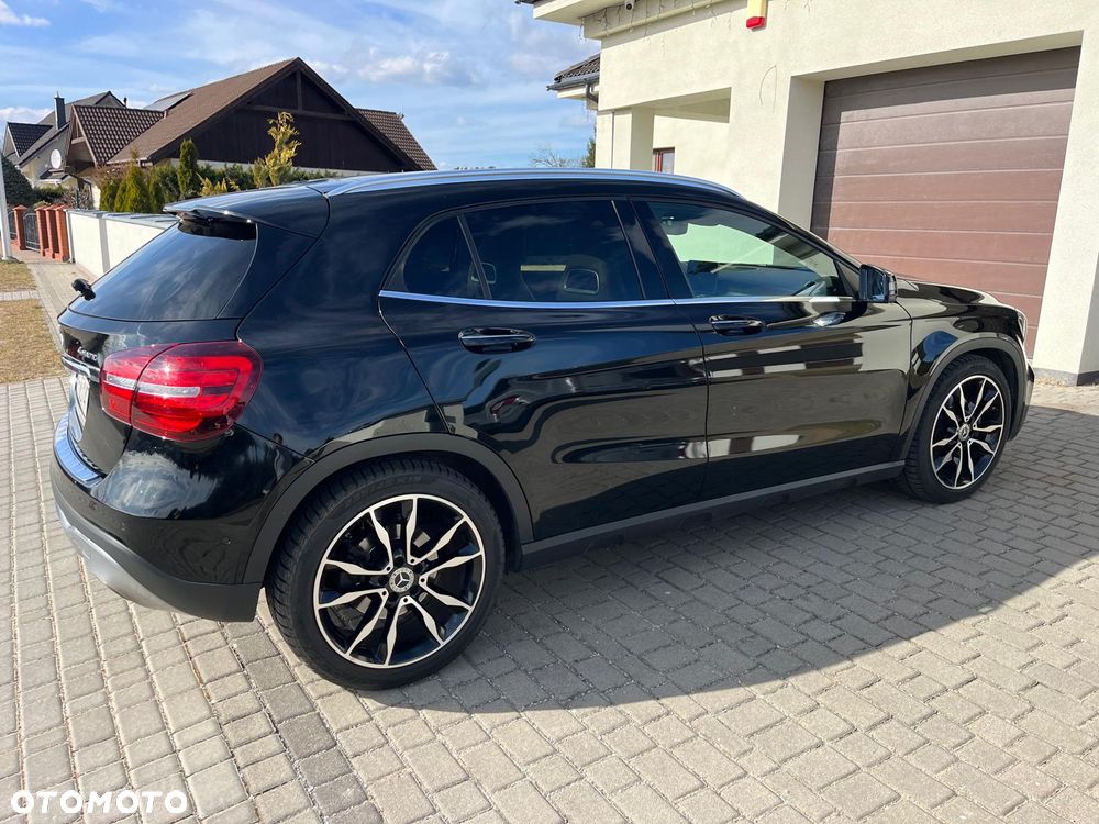 Mercedes-Benz GLA 220 4-Matic - 11