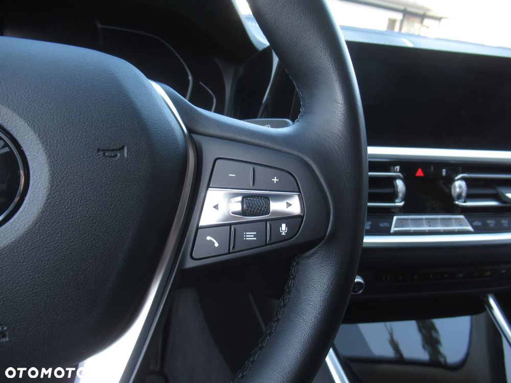 BMW Seria 3 318i Sport Line - 13