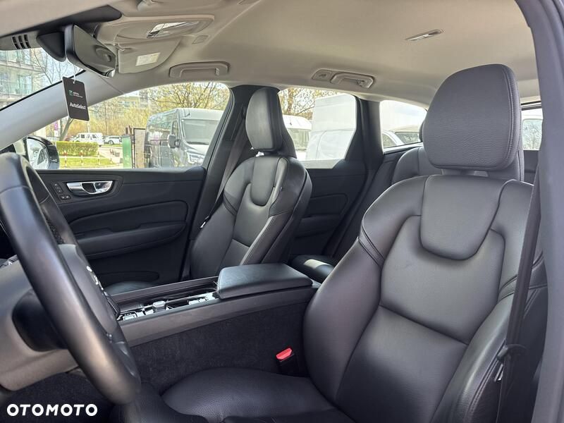Volvo XC 60 B4 B Plus Dark - 12