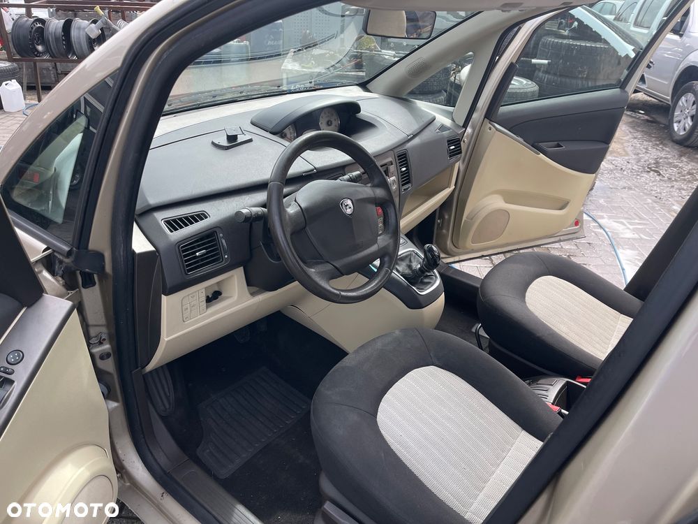 Lancia Musa 1.4 8V Platino - 12