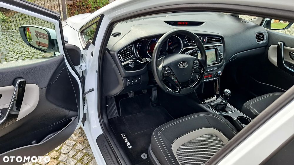 Kia Ceed 1.6 CRDi 128 ISG Spirit - 24
