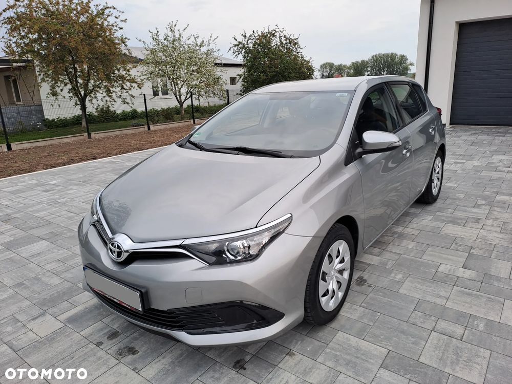 Toyota Auris - 1