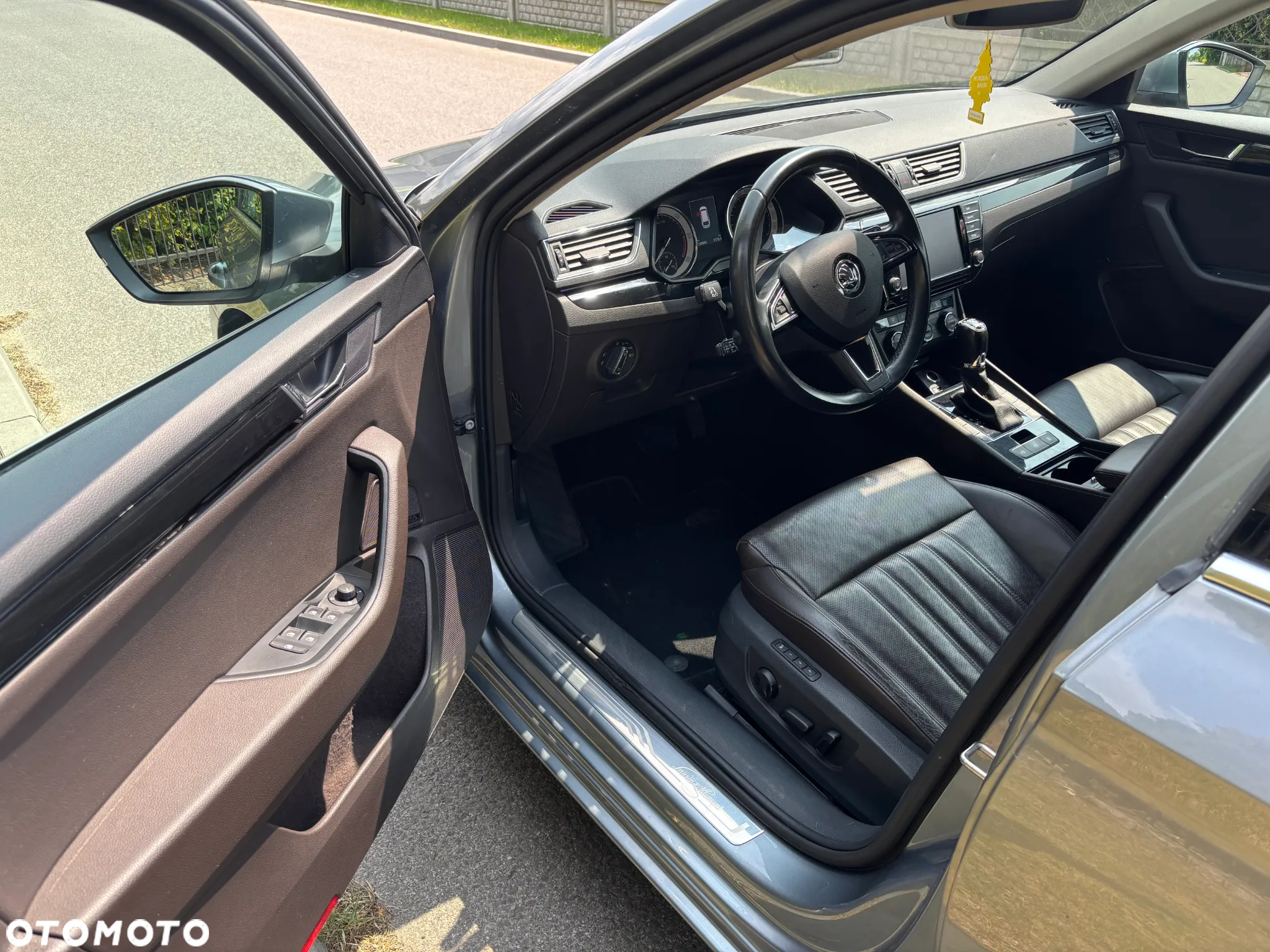 Skoda Superb 2.0 TDI L&K DSG - 11