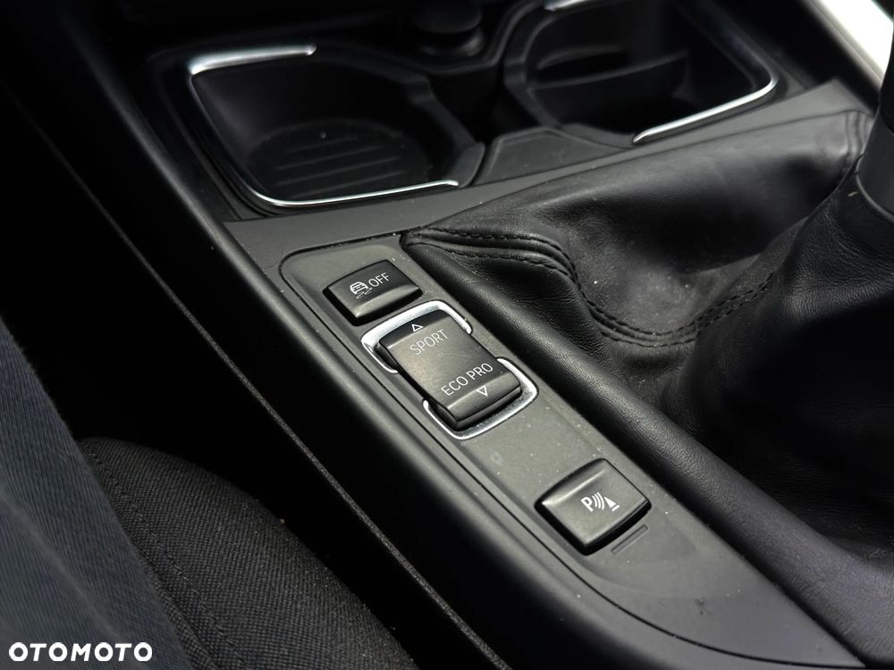 BMW Seria 1 120d Sport Line - 29