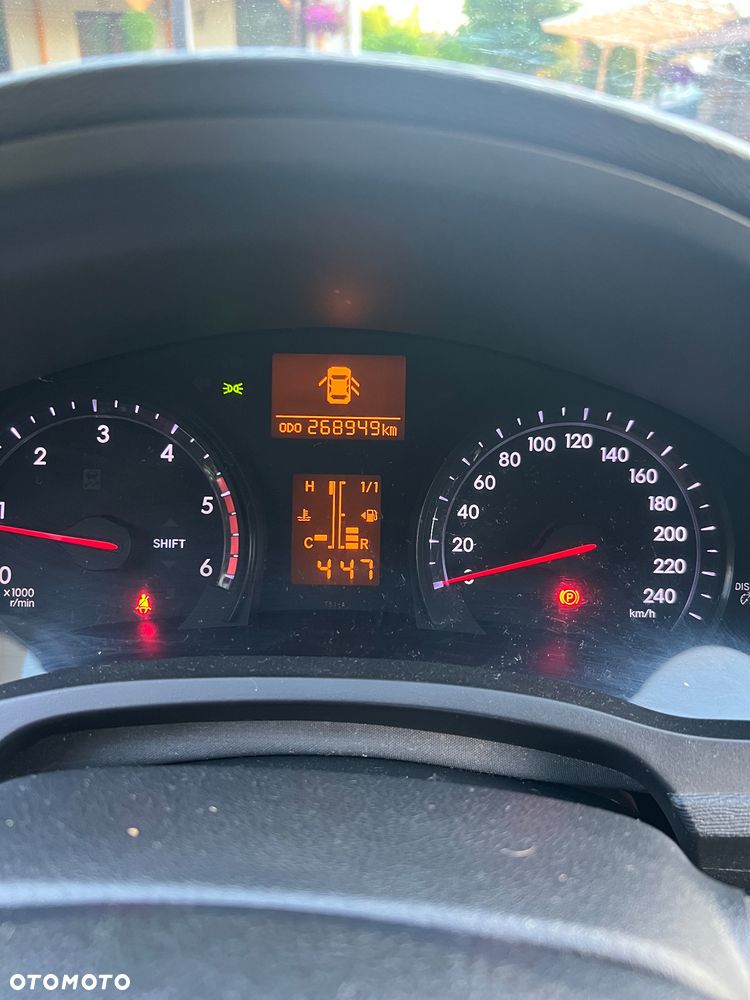 Toyota Avensis - 10