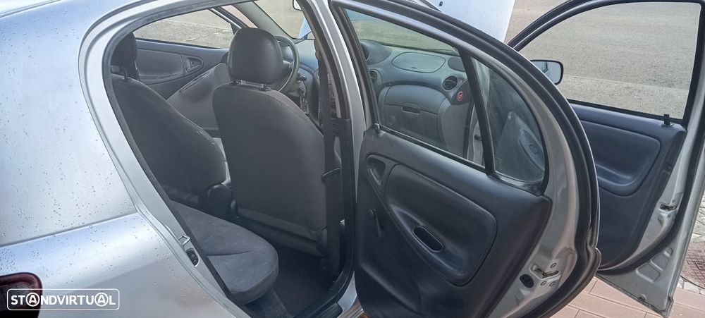 Toyota Yaris 1.0 Terra - 16