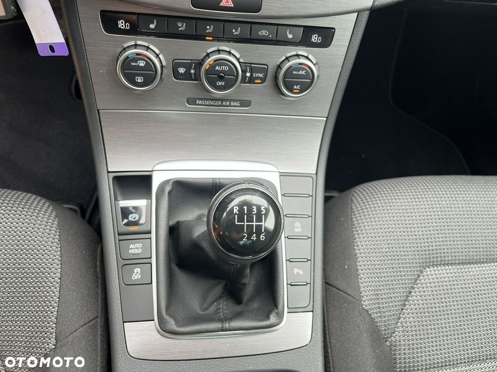 Volkswagen Passat - 27