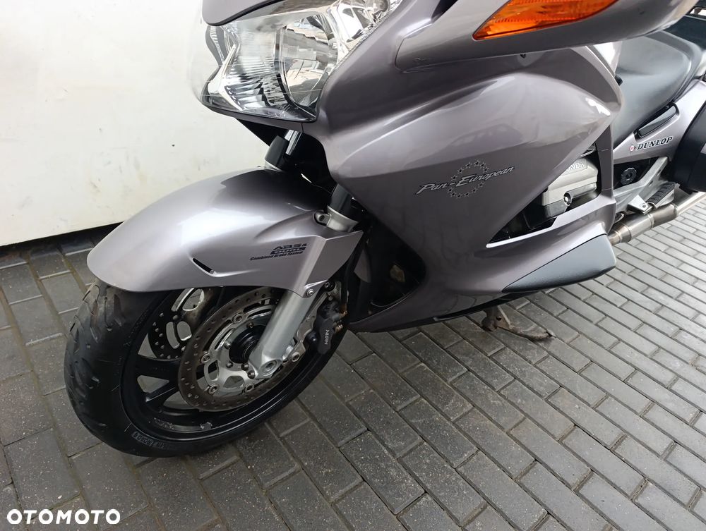 Honda ST - 9