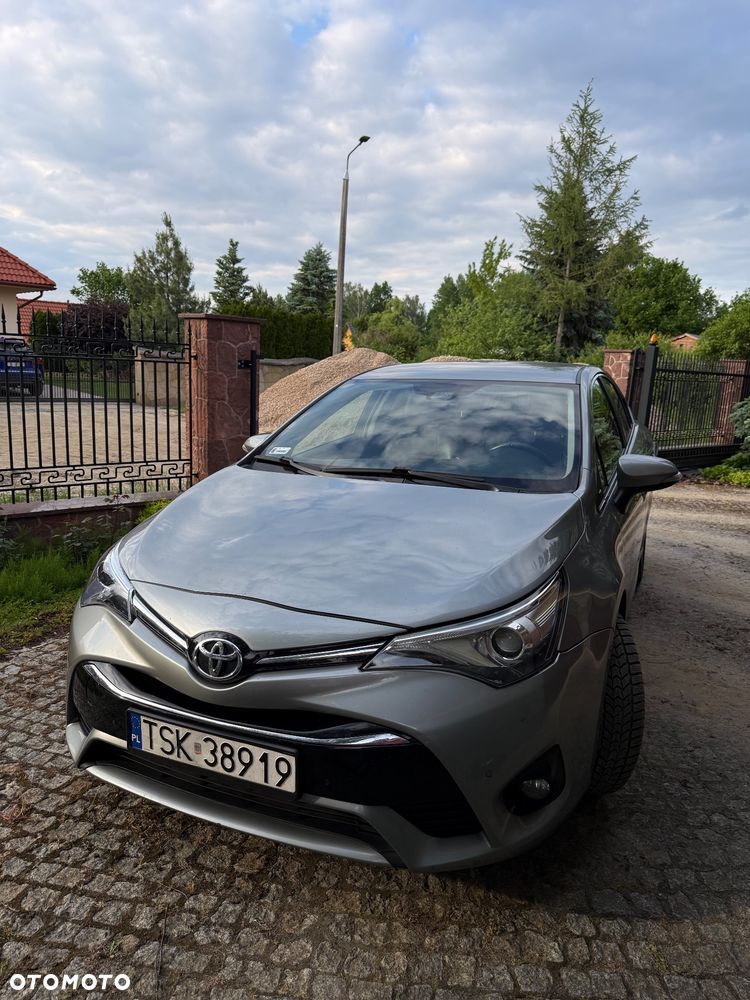 Toyota Avensis - 1
