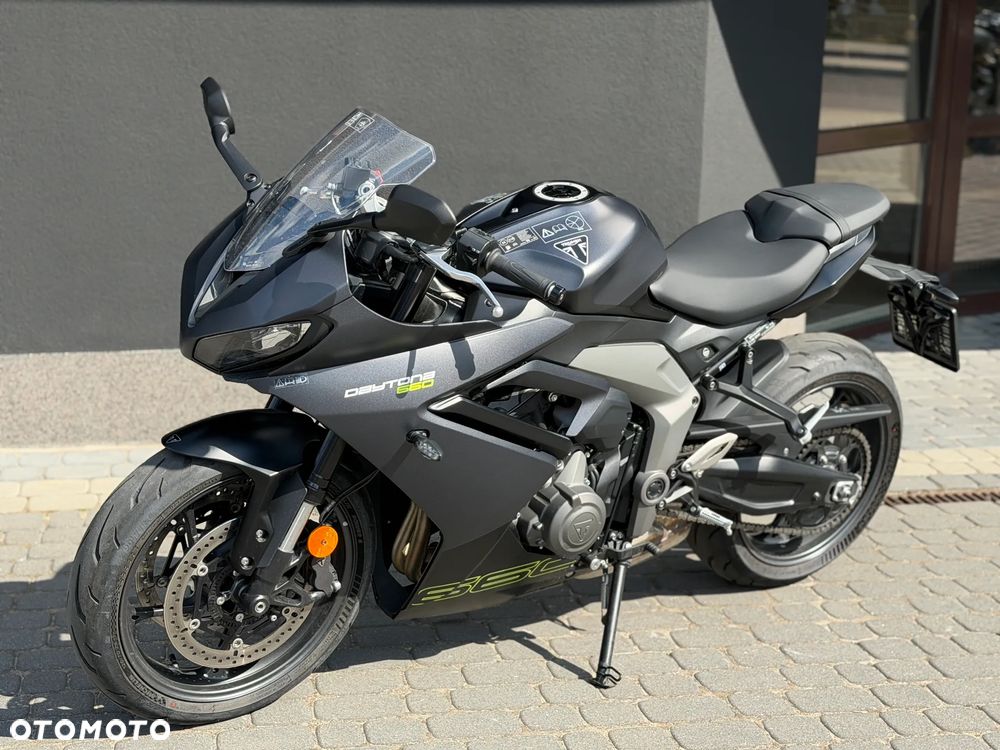 Triumph Daytona - 8
