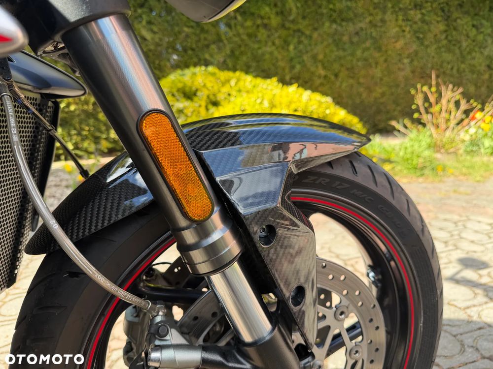 Triumph Street Triple - 11