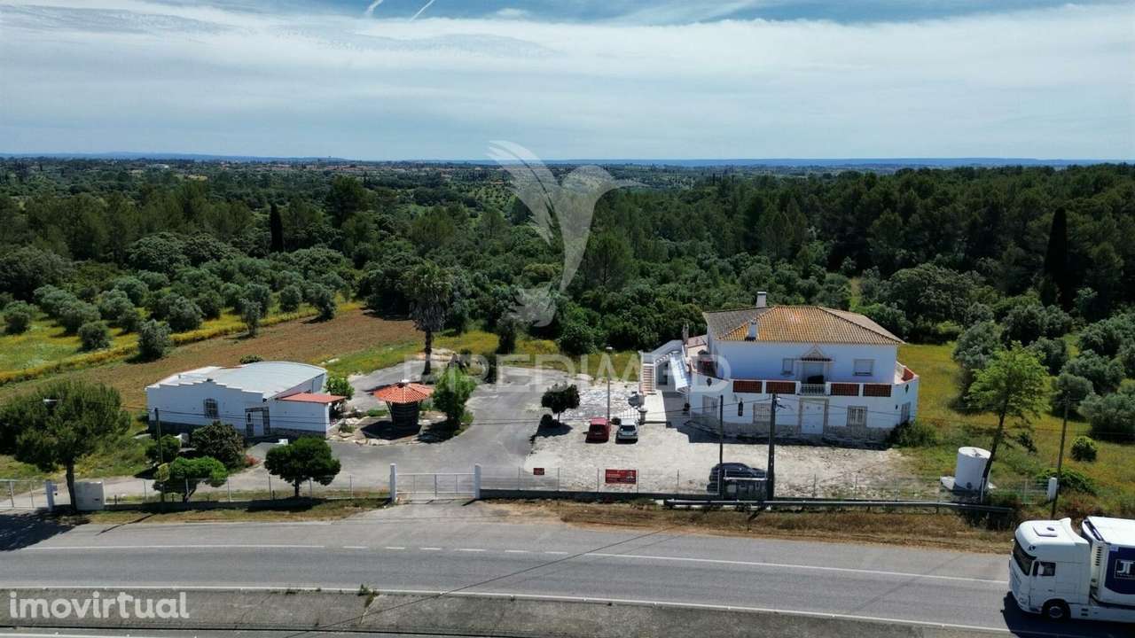 Quinta com várias casas e armazém, Bugalhos / Alcanena - Grande imagem: 2/40