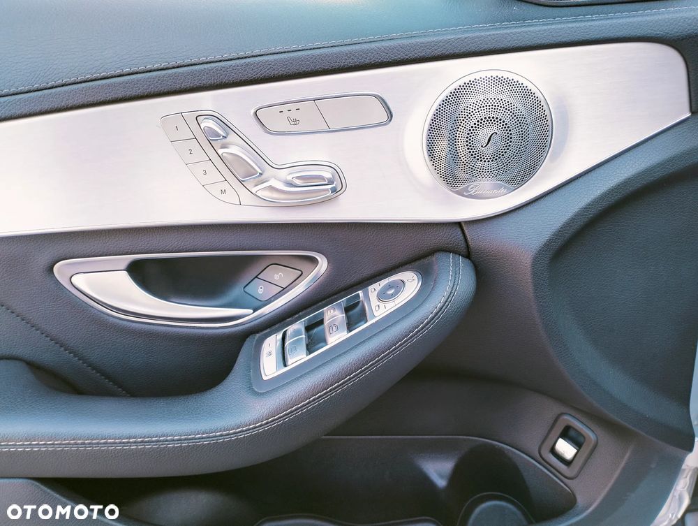 Mercedes-Benz Klasa C 300 7G-TRONIC AMG Line - 19