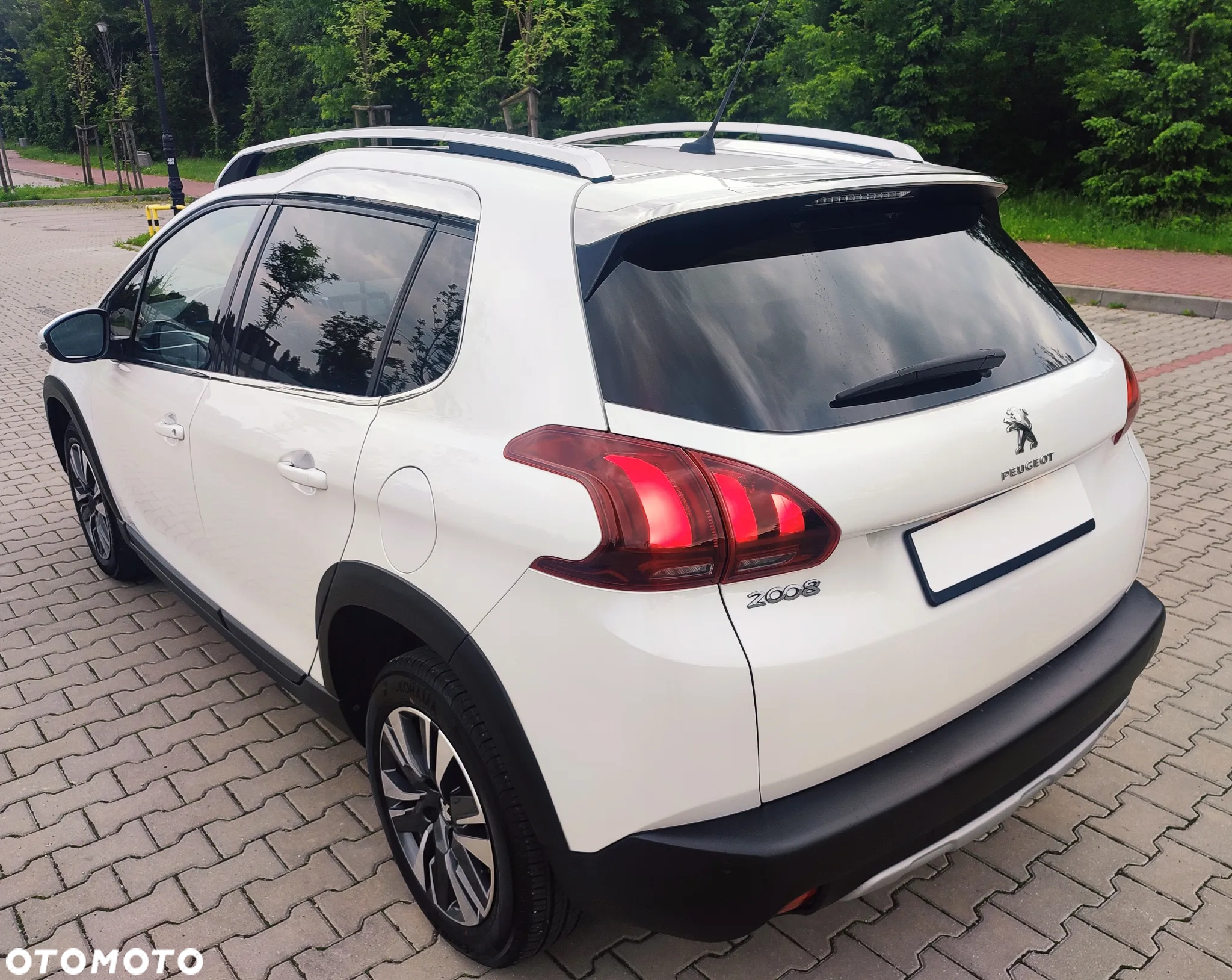 Peugeot 2008 1.6 BlueHDi Allure S&S - 15