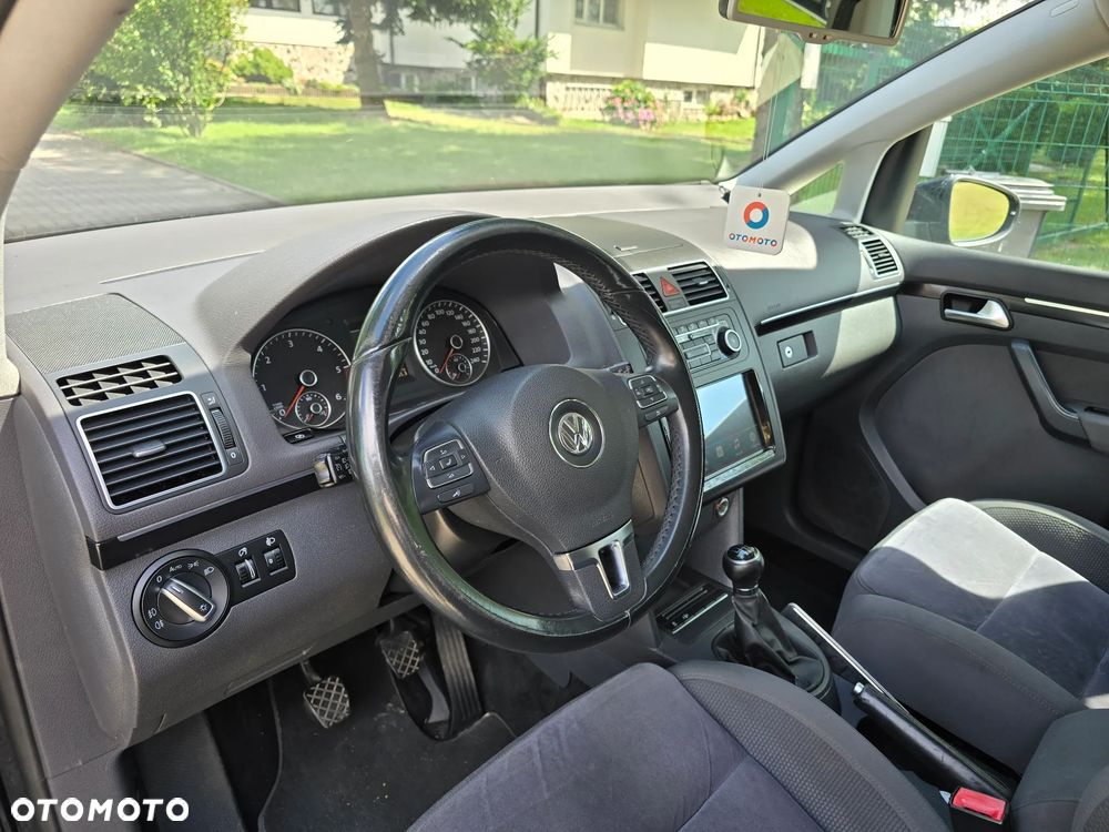 Volkswagen Touran - 14
