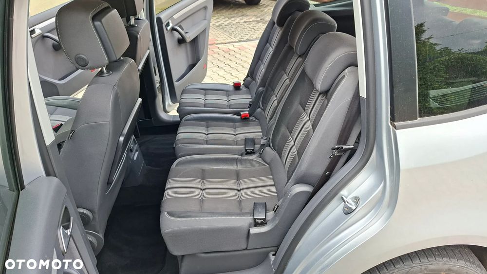 Volkswagen Touran 2.0 TDI DPF BlueMotion Technology DSG MATCH - 24