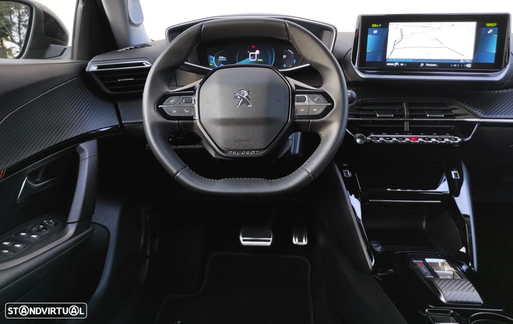 Peugeot e-2008 Allure - 18
