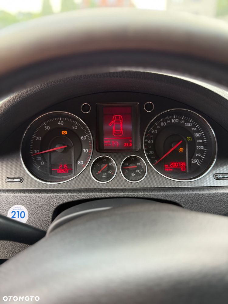 Volkswagen Passat 1.6 FSI Trendline - 9