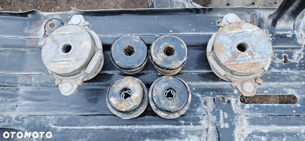 RAM 1500 V 5 2019- 4X4 5.7 HEMI QUAD CAB 1,5 Big Horn Rama samonośna Podwozie Poduszka ramy Osłona zbiornika Obudowa 52029964ac Przewód hamulcowy pompy ABS Instalacja ramy Wiązka kable Ucho Hak przedni Mocowanie 68323651AA 68323650AA - 26