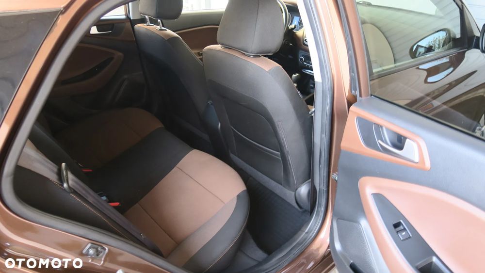 Hyundai i20 blue 1.2 YES Gold - 14