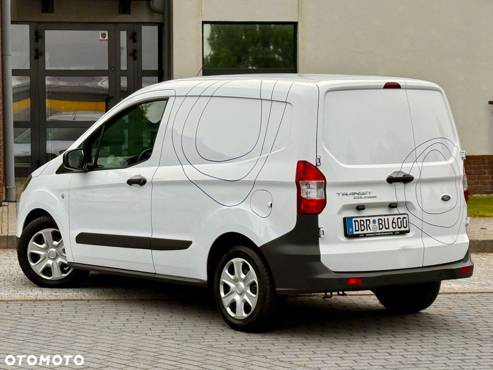 Ford Transit Courier - 12