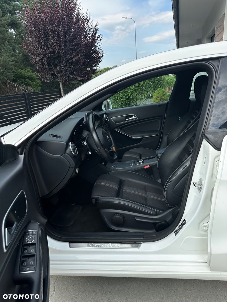 Mercedes-Benz CLA 180 7G-DCT Urban - 21