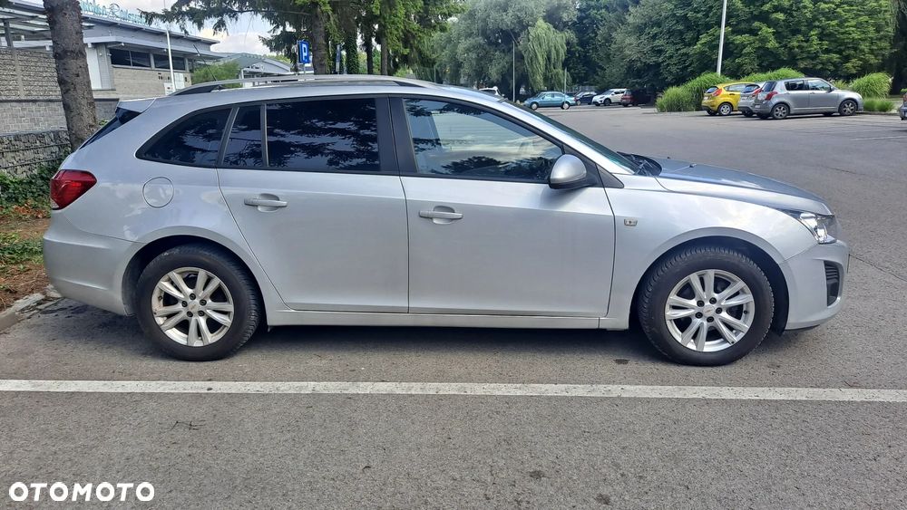 Chevrolet Cruze Station Wagon 1.6 LS - 12