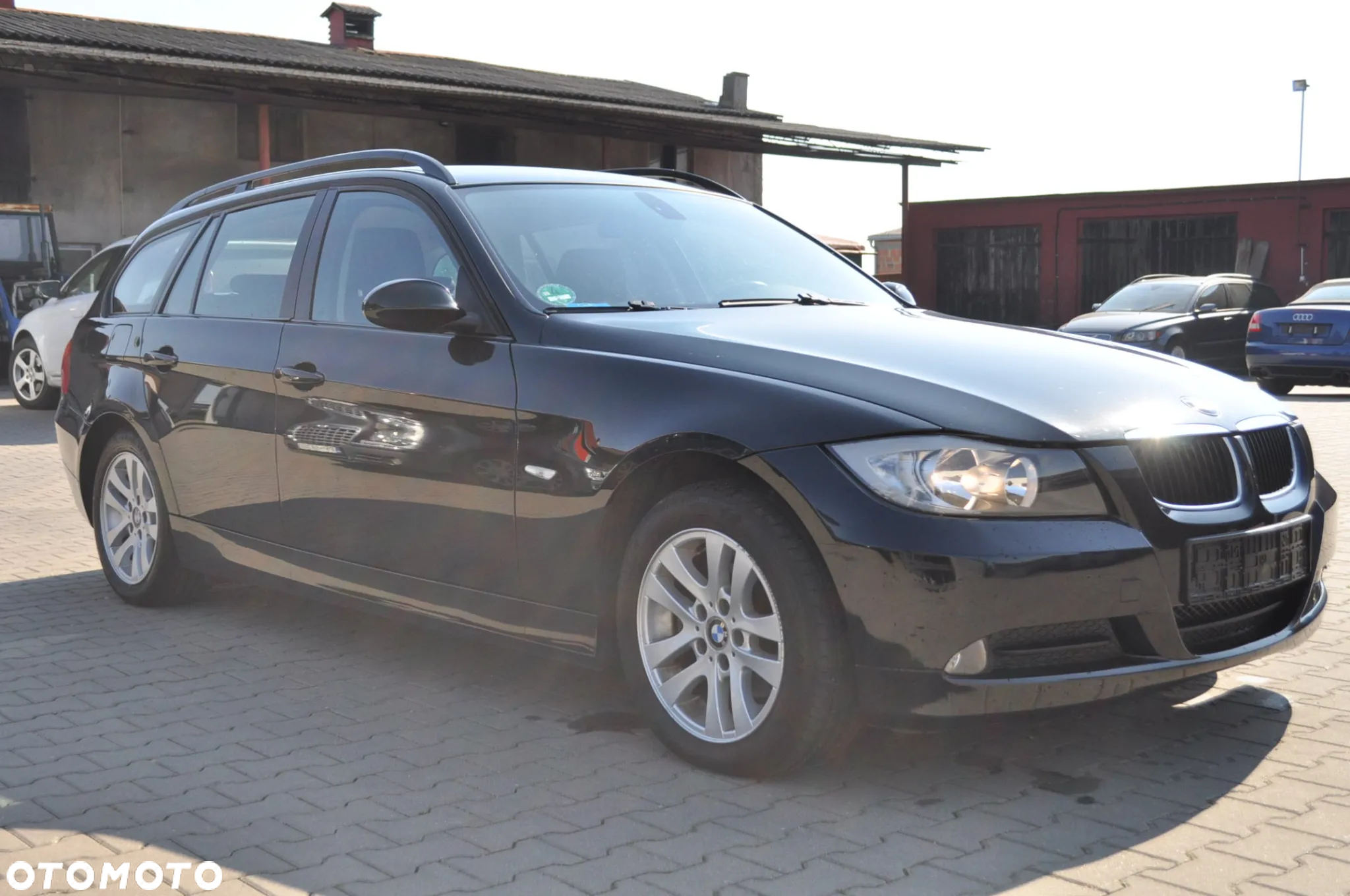 BMW Seria 3 318i Touring - 26