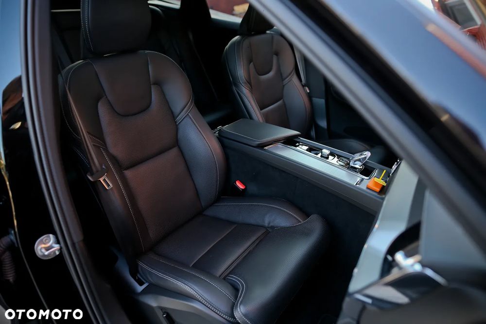 Volvo XC 60 B5 B AWD Plus Black Edition - 26