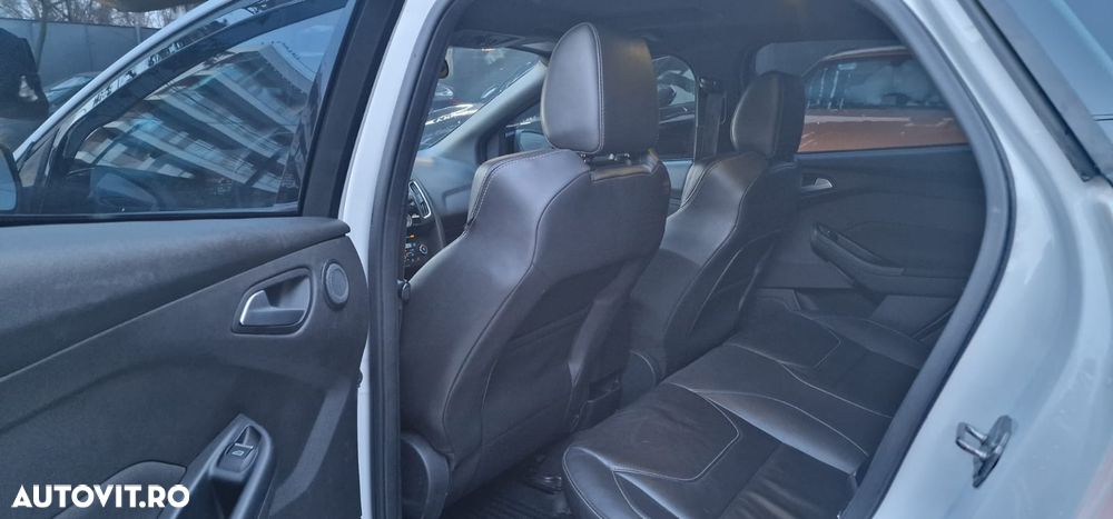 Ford Focus 2.0 EcoBoost ST mit Leder-Sport-Paket - 8