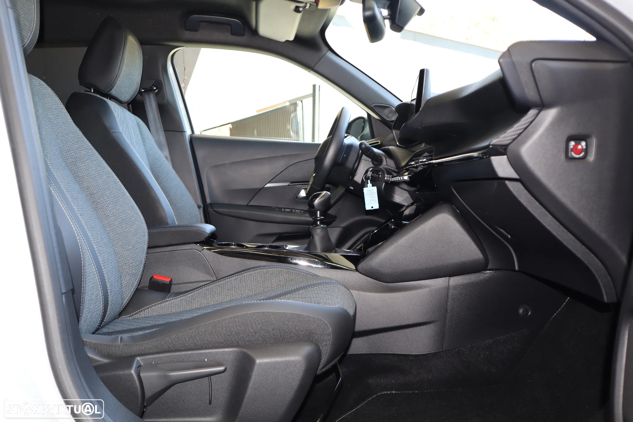 Peugeot 2008 1.2 PureTech Allure Pack - 11