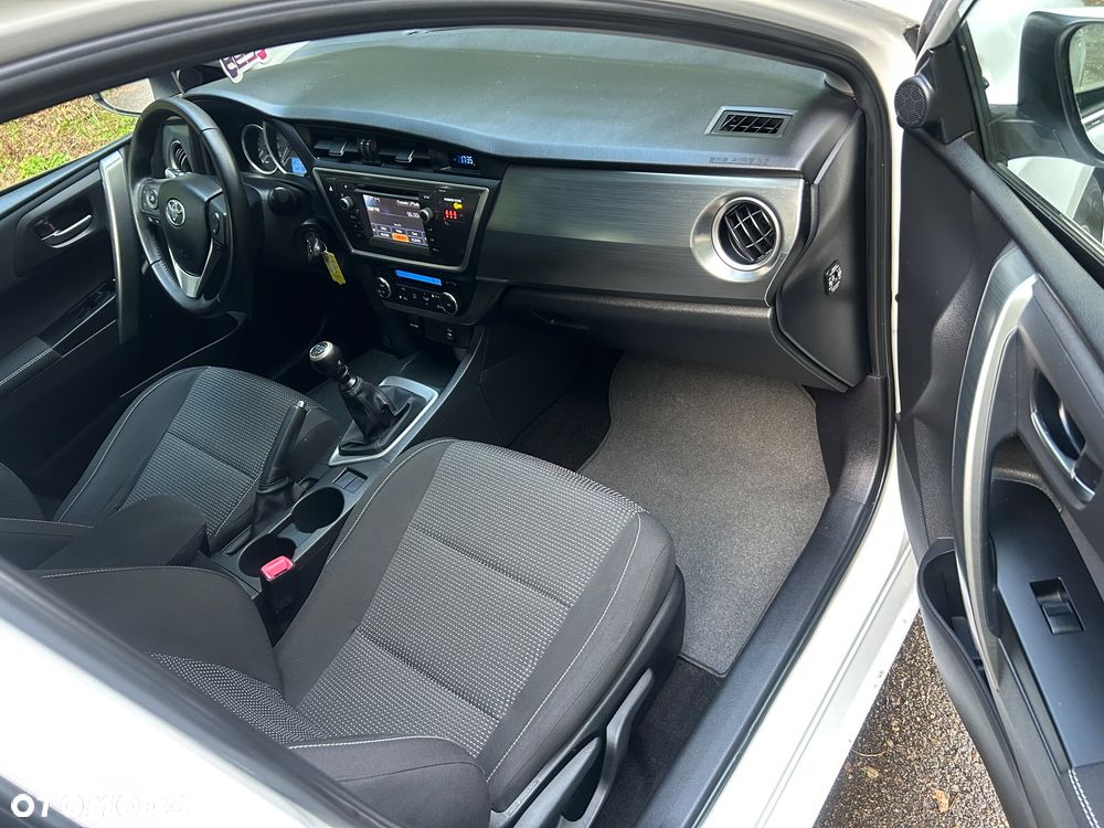 Toyota Auris 1.6 Edition - 16