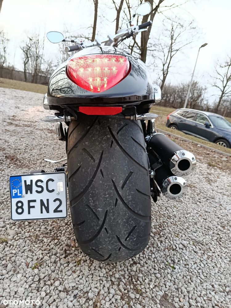 Suzuki Intruder - 14