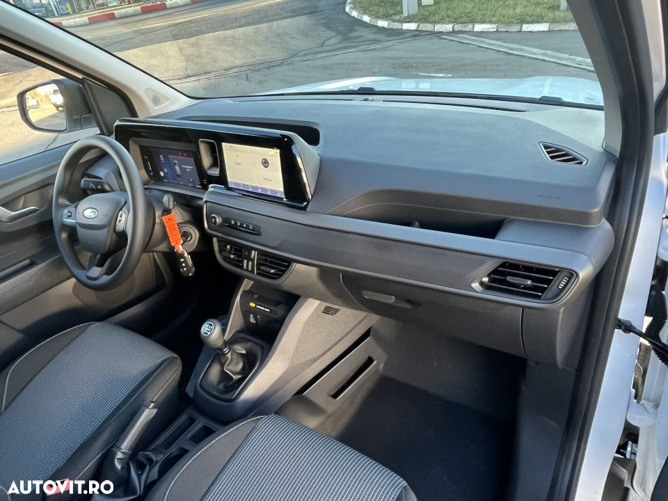Ford Transit Courier - 20