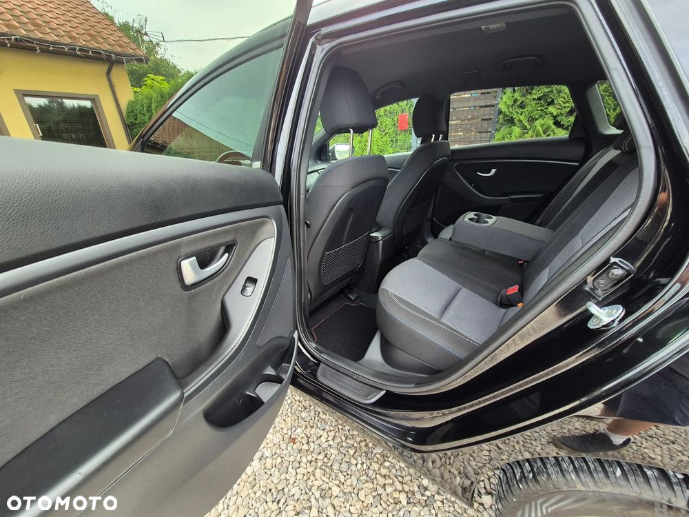 Hyundai i30 blue Kombi 1.6 GDi Passion - 18