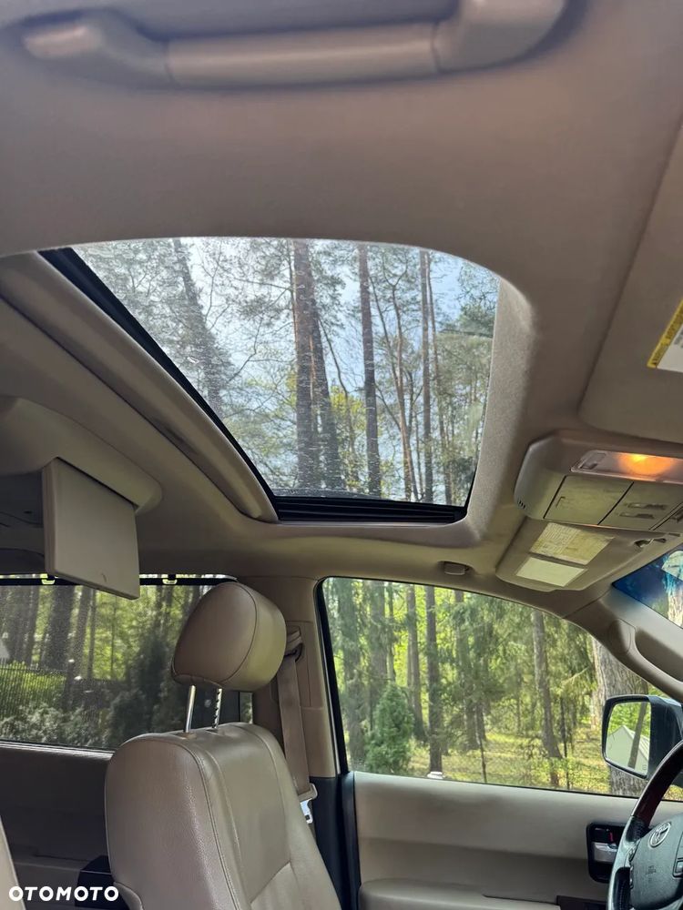 Toyota Sequoia - 11