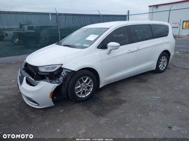 Chrysler Pacifica - 2