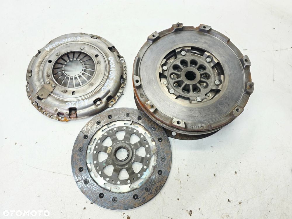 KOŁO DWUMASOWE SPRZĘGŁO AUDI A4 B9 A5 8W 2.0 TDI 0CX105266 16/26 - 2