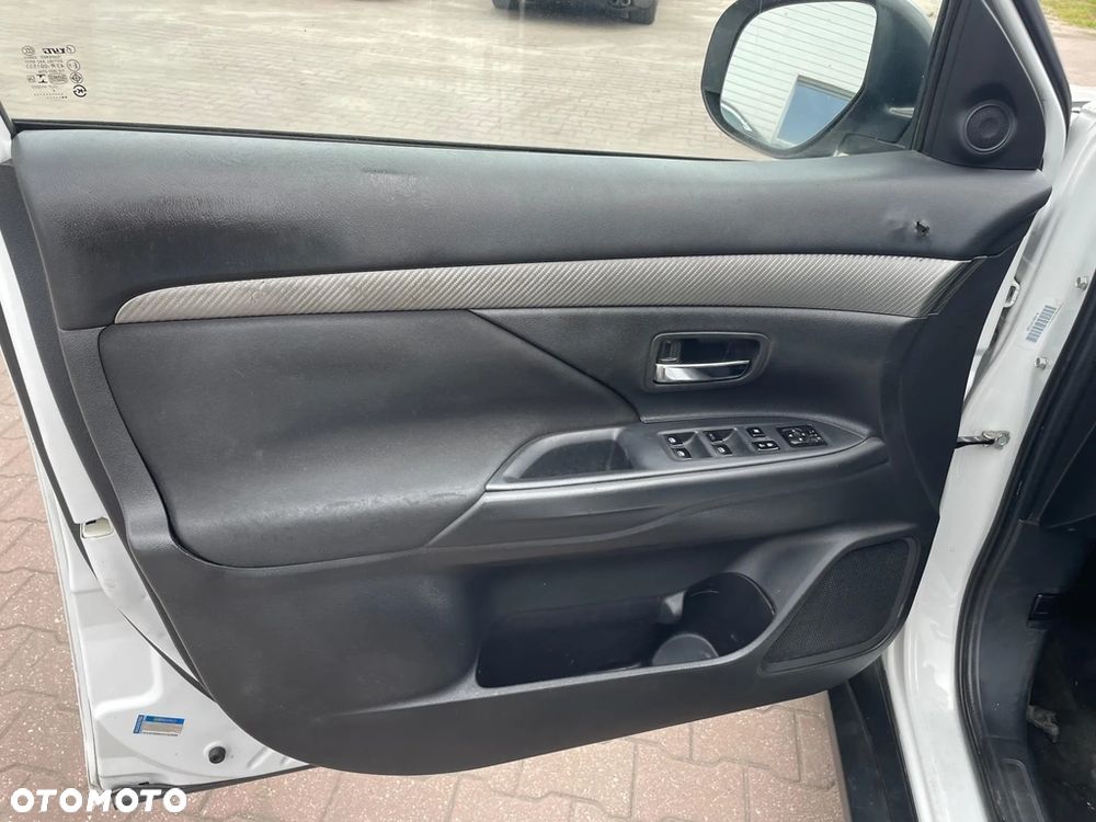 Mitsubishi Outlander 2.4 4WD CVT Instyle - 11